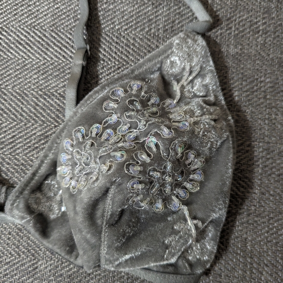 Urban Outfitters Out From Under Delilah Velvet Sequin Bralette - Picture 5 of 7